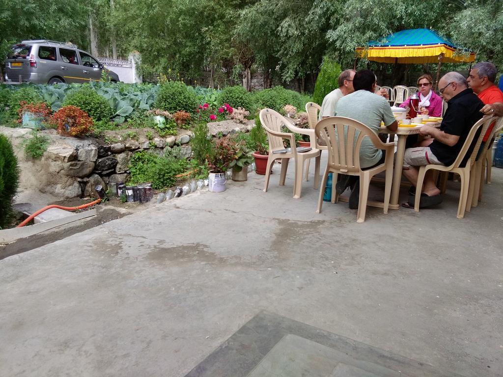 Galaxy Guest House Hundar Exterior foto